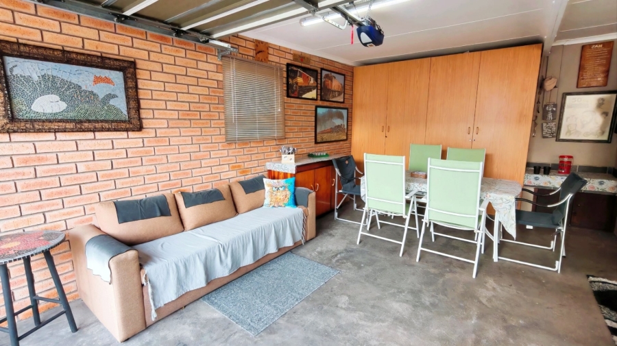 2 Bedroom Property for Sale in Hartenbos Central Western Cape